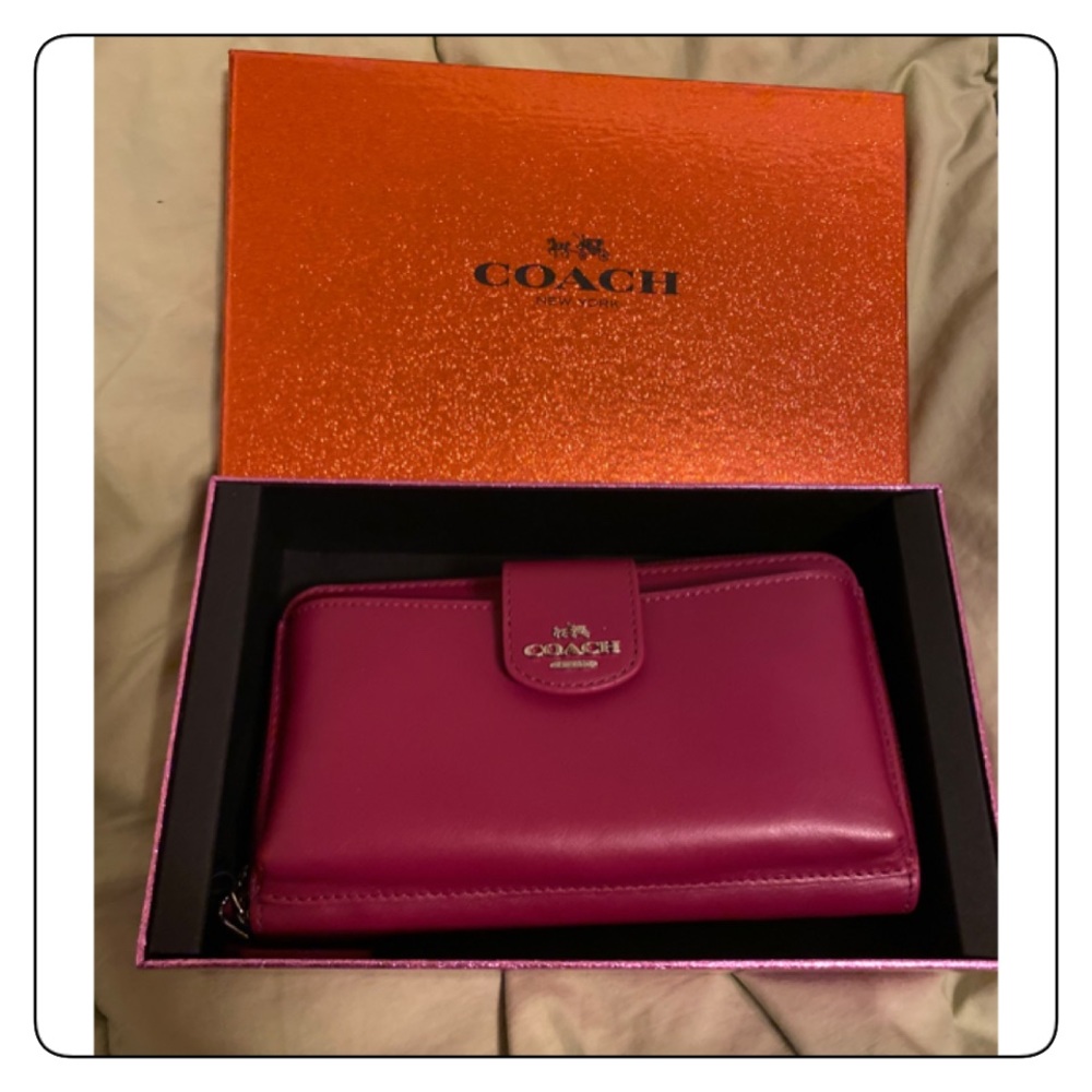 Coach Fushia New w/box wallet Wristlet